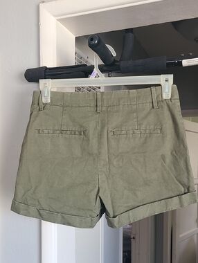 Banana Republic Olive Green Cuffed Linen-Blend Shorts